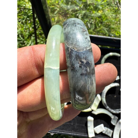 Broken Jade Bangles - Lot of 9 - Picture 4 of 10